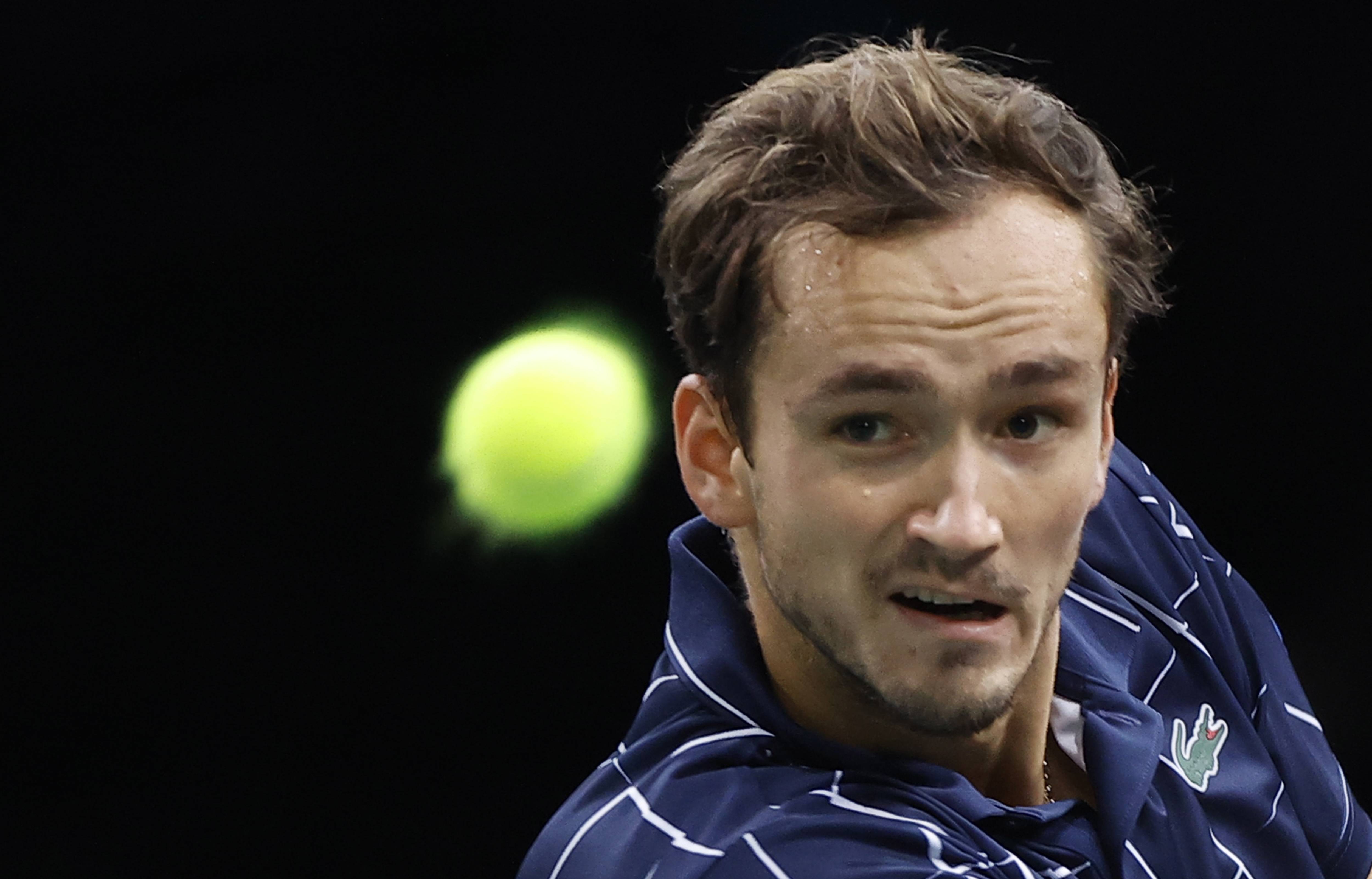 包含德国网球队爆冷西班牙网球队，梅德韦杰夫惊艳世界的词条