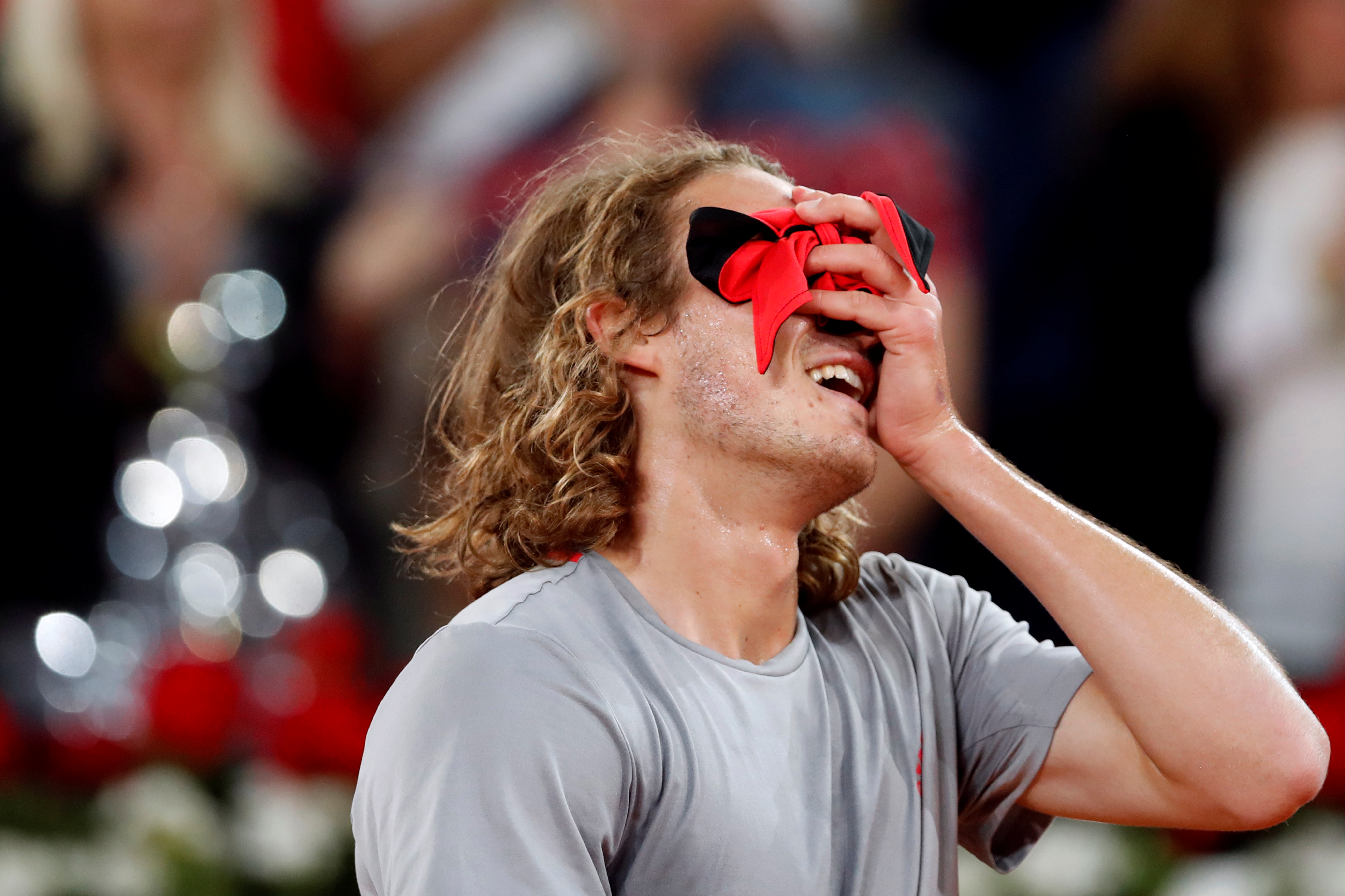 西班牙网球队碾压世界网球队,西西帕斯完成帽子戏法的简单介绍 西班牙网球队碾压世界网球队,西西帕斯完成帽子戏法的简单介绍