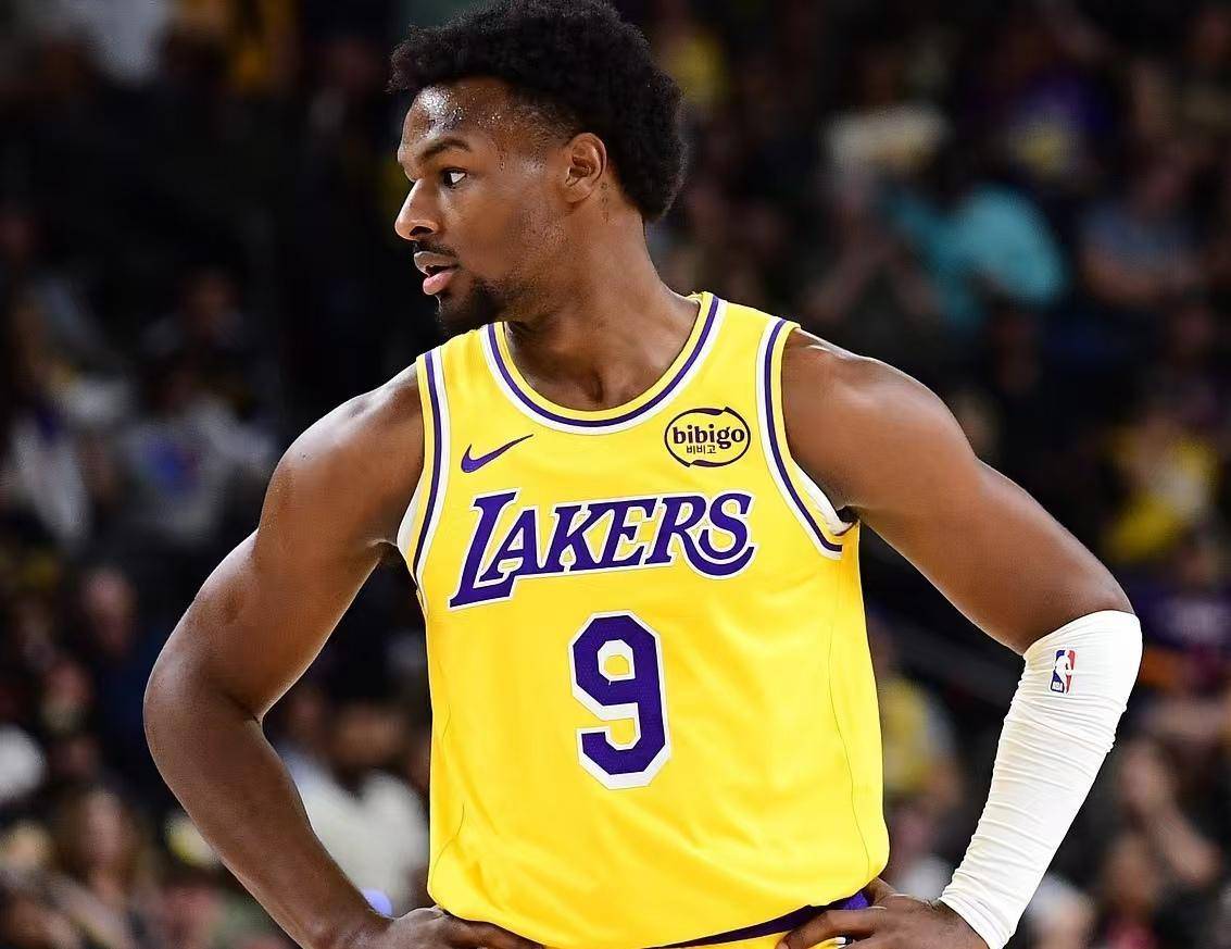 湖人爆冷黄蜂，布克打破历史纪录