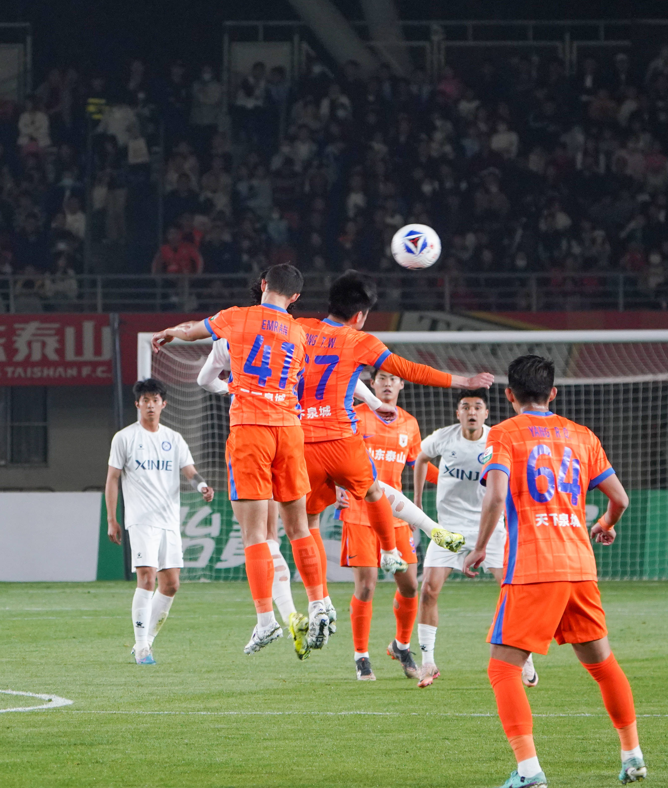 包含山东队客场告捷，横扫对手取胜的词条