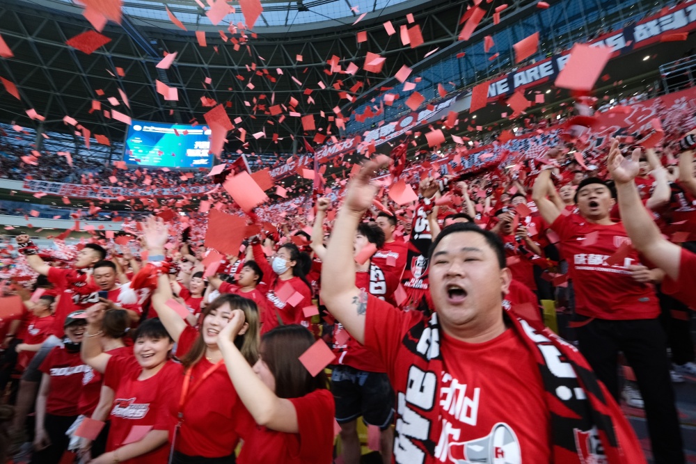 包含足球场上精彩纷呈,观众眼睛为之一亮的词条 包含足球场上精彩纷呈,观众眼睛为之一亮的词条