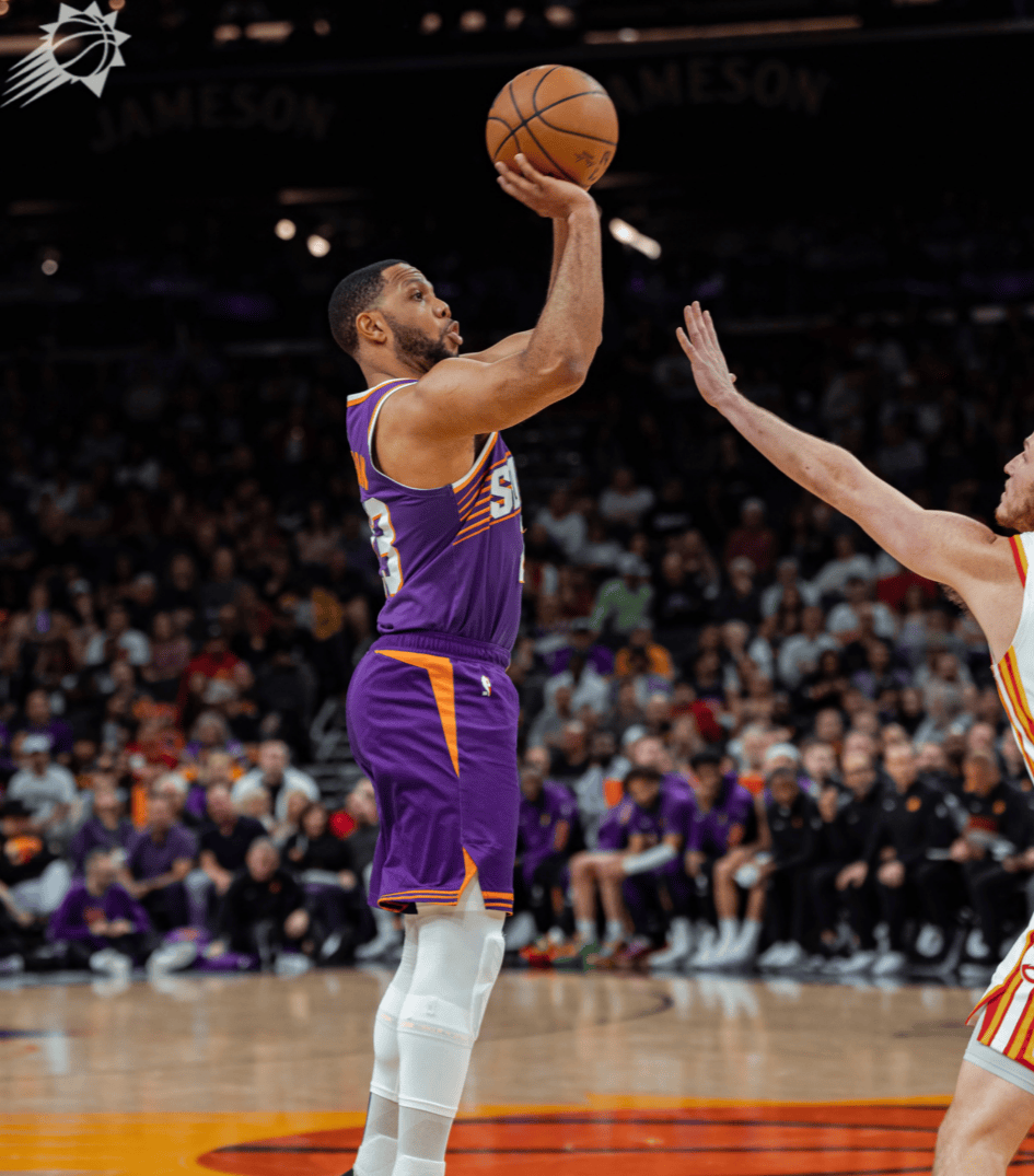 布克快攻破拒，为球队赢下激烈比赛！的简单介绍