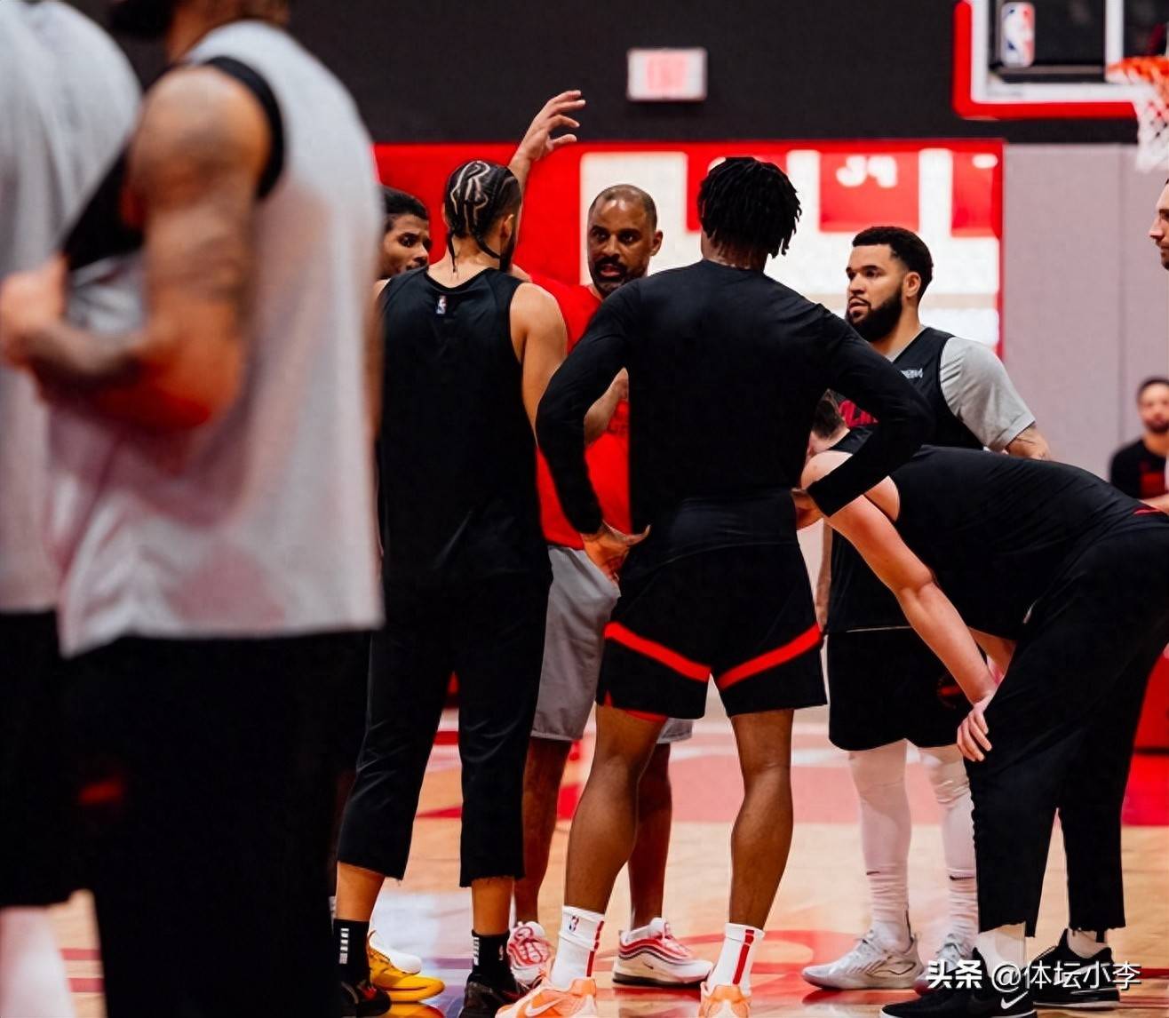 包含勇士队引进外援提升实力:备战季后赛调整阵容的词条 包含勇士队引进外援提升实力:备战季后赛调整阵容的词条