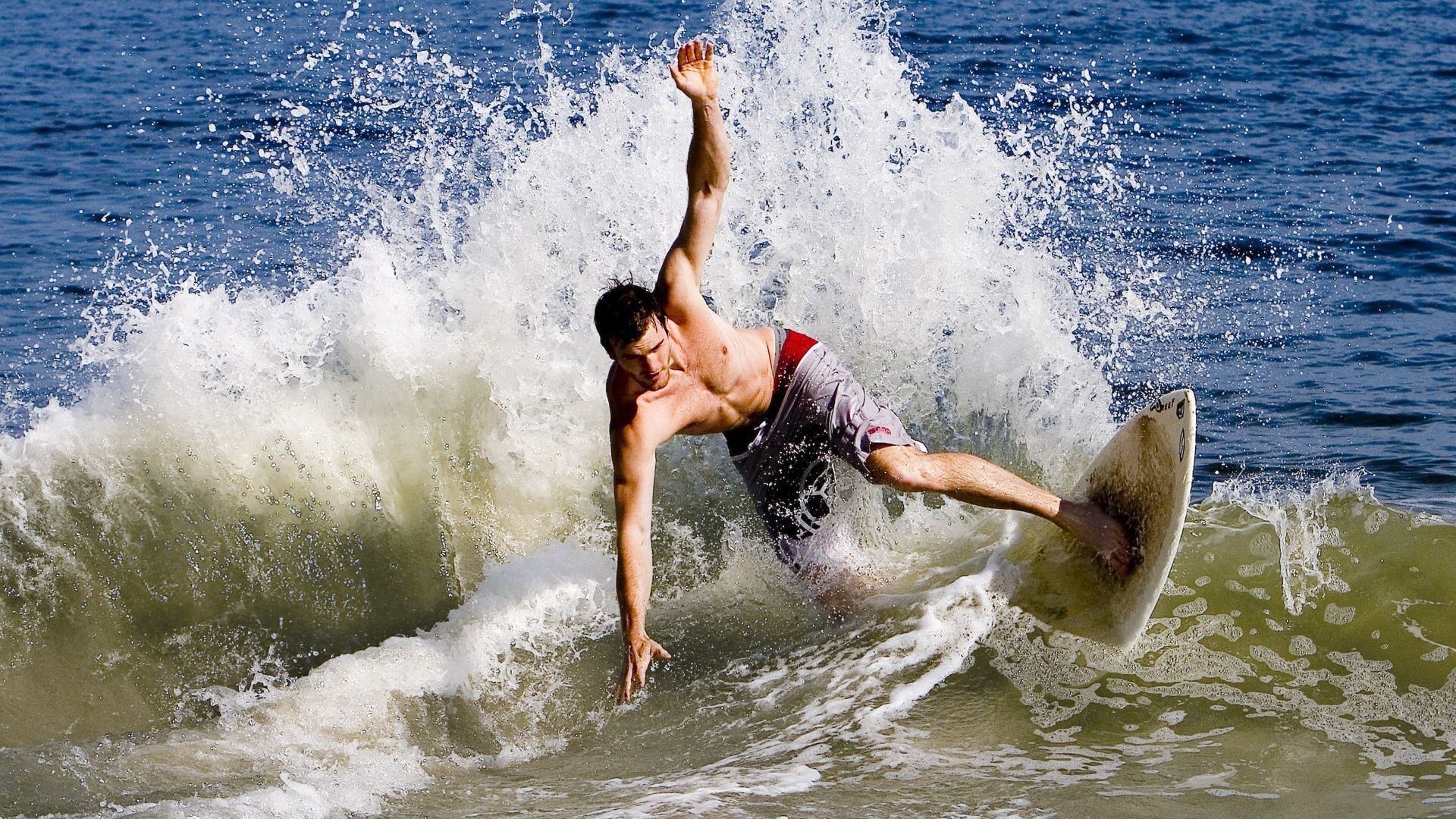 F1新赛季揭幕战之夜，卡拉斯科教科书级表现，重新定义赛道艺术